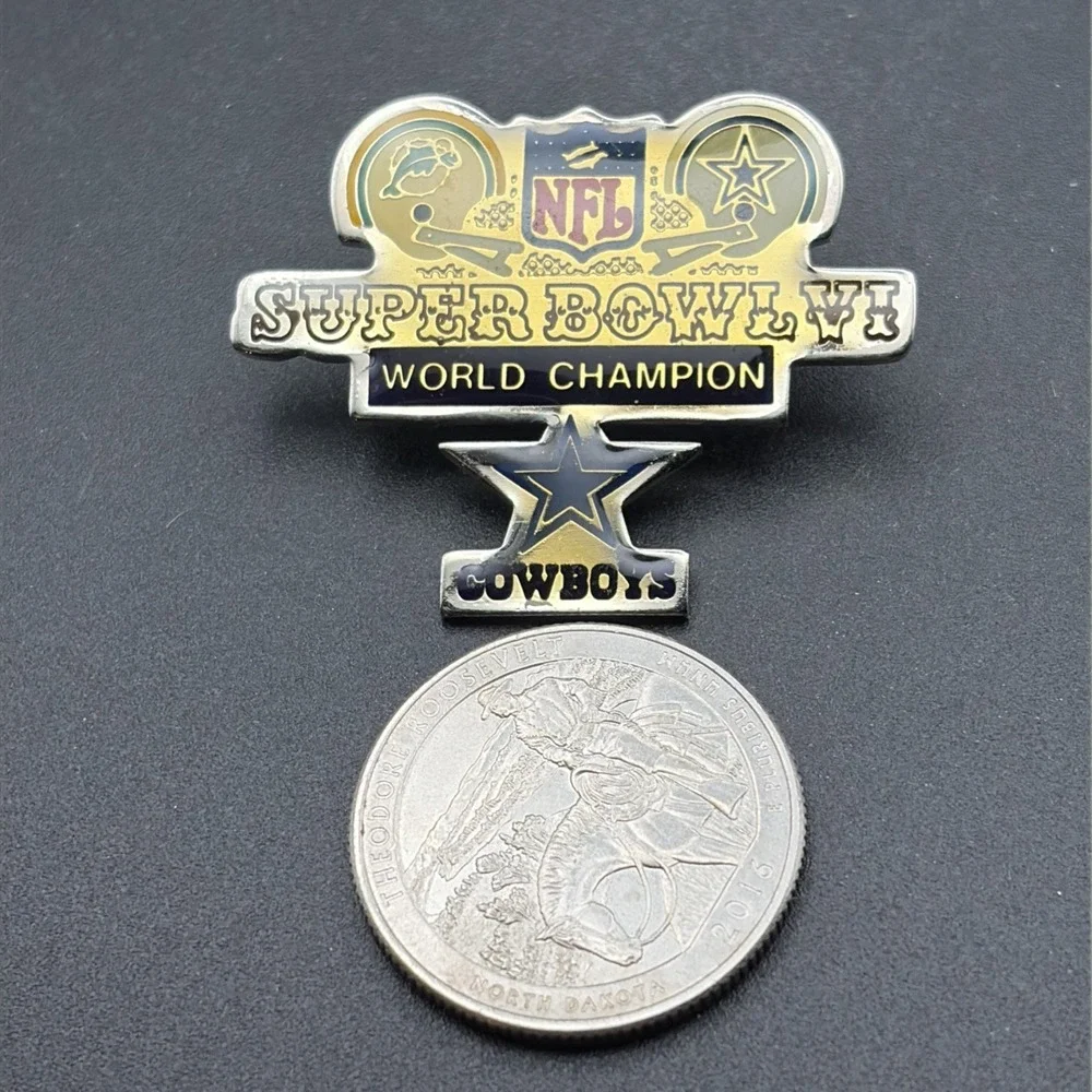 Super Bowl VI Miami Dolphins Dallas Cowboys NFL‎ Football Lapel Hat Pin